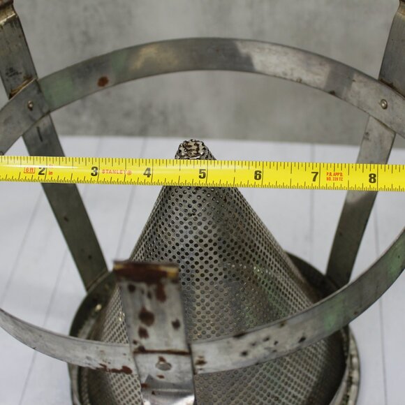 Vintage Metal Sieve Strainer in Stand - Kitchen Canning Food Mill - Picture 8 of 10